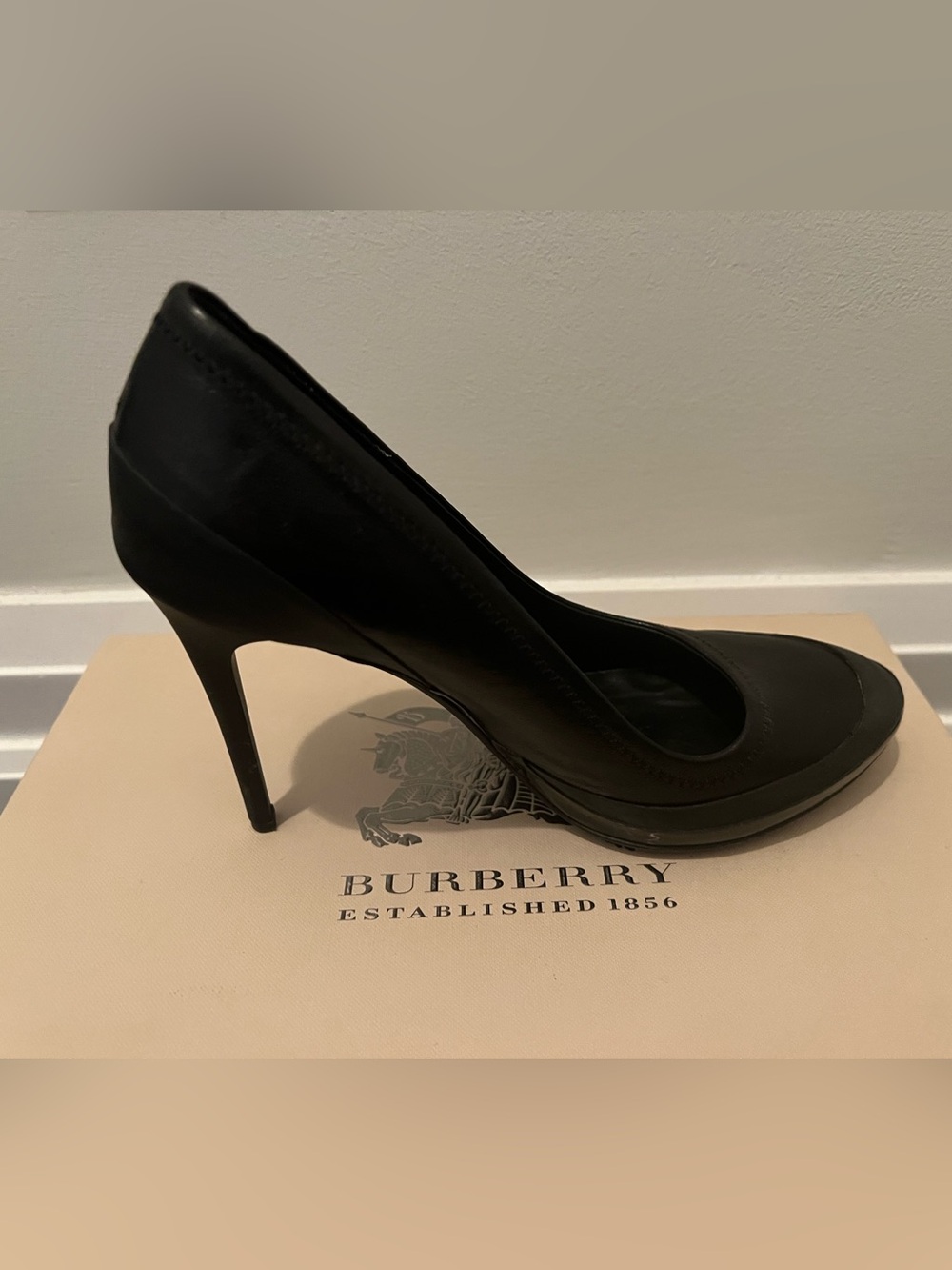Burberry Black Leather Stiletto Pumps - Picture 8 of 9